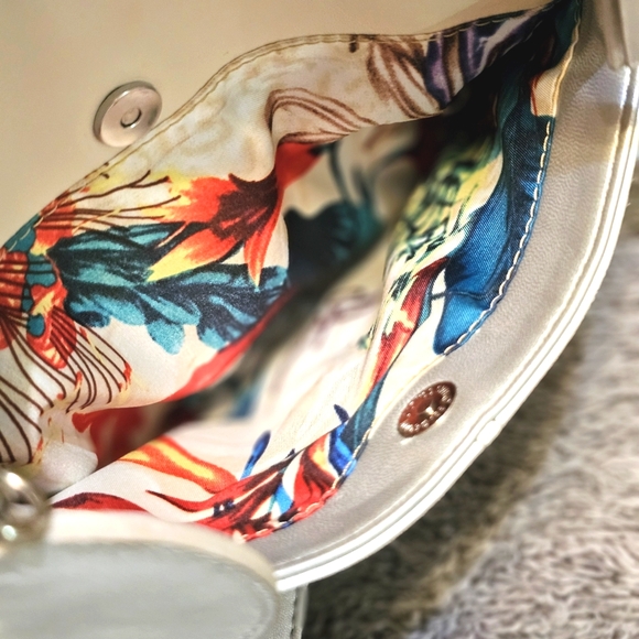 Sharif Zip Leather Crossbody Bag - Picture 10 of 15